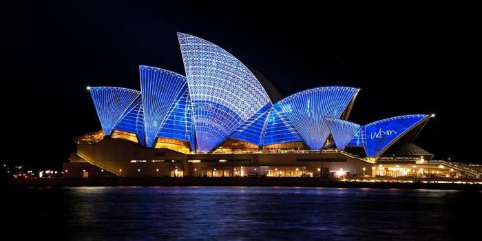 Tourist Attractions in Australia: Sydney Opera House Tourist Attractions in Australia: Sydney Opera House